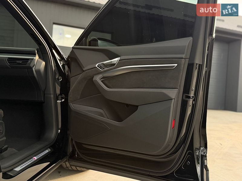 Внедорожник / Кроссовер Audi e-tron 2021 в Дубно
