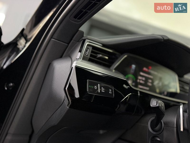 Внедорожник / Кроссовер Audi e-tron 2021 в Дубно