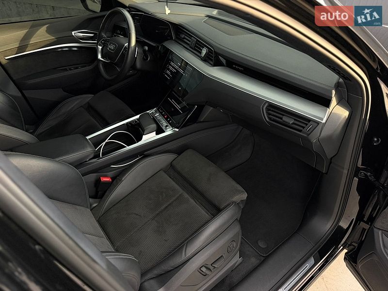 Внедорожник / Кроссовер Audi e-tron 2021 в Дубно