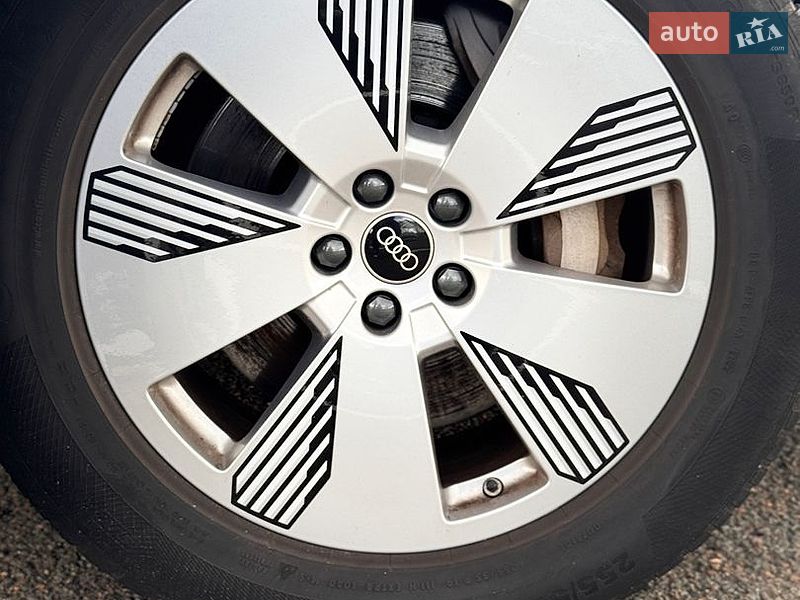 Позашляховик / Кросовер Audi e-tron 2022 в Ужгороді фото 12 Позашляховик / Кросовер Audi e-tron 2022 в Ужгороді
