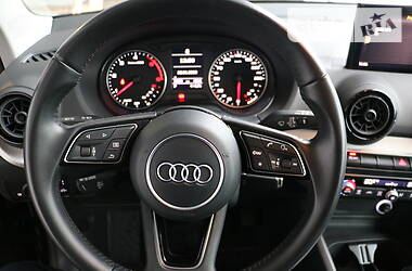 Позашляховик / Кросовер Audi Q2 2017 в 