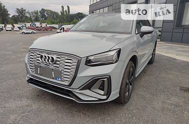 Позашляховик / Кросовер Audi Q2 2022 в 