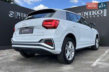 Позашляховик / Кросовер Audi Q2 2023 в 