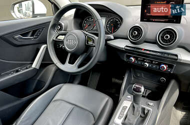 Позашляховик / Кросовер Audi Q2 2023 в 