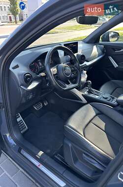 Внедорожник / Кроссовер Audi Q2 2017 в 
