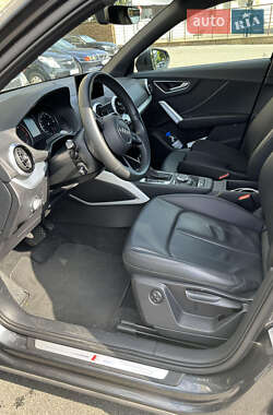 Позашляховик / Кросовер Audi Q2 2021 в 