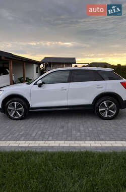 Внедорожник / Кроссовер Audi Q2L e-tron 2021 в 