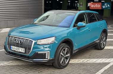 Позашляховик / Кросовер Audi Q2L e-tron 2021 в 
