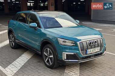 Позашляховик / Кросовер Audi Q2L e-tron 2021 в 