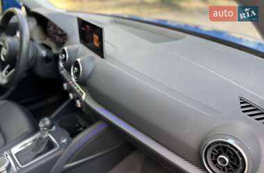 Позашляховик / Кросовер Audi Q2L e-tron 2021 в 