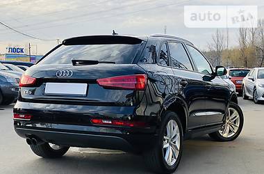 Позашляховик / Кросовер Audi Q3 2017 в 