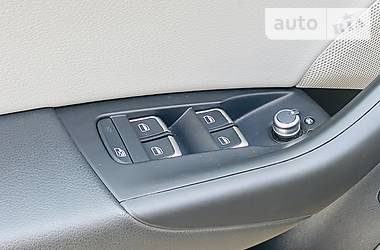 Позашляховик / Кросовер Audi Q3 2017 в 