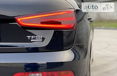 Позашляховик / Кросовер Audi Q3 2015 в 