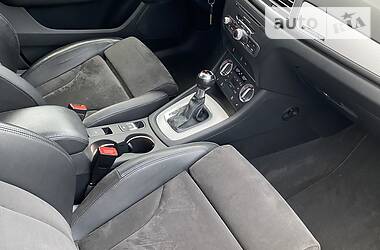 Позашляховик / Кросовер Audi Q3 2015 в 