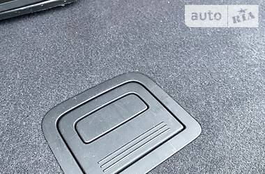 Позашляховик / Кросовер Audi Q3 2015 в 