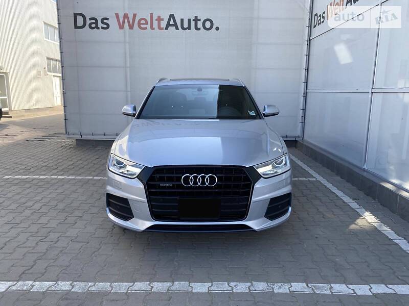 Позашляховик / Кросовер Audi Q3 2016 в 