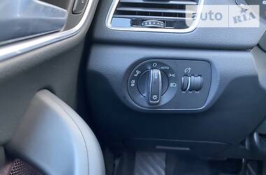 Позашляховик / Кросовер Audi Q3 2016 в 