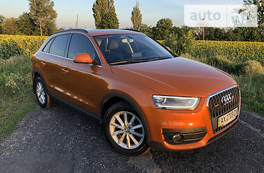 Позашляховик / Кросовер Audi Q3 2012 в 