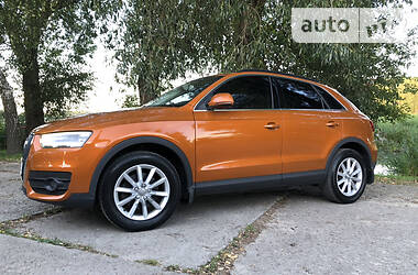 Позашляховик / Кросовер Audi Q3 2012 в 