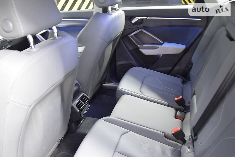 Позашляховик / Кросовер Audi Q3 2020 в Чернівцях