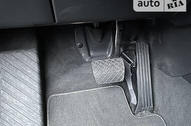 Позашляховик / Кросовер Audi Q3 2012 в 