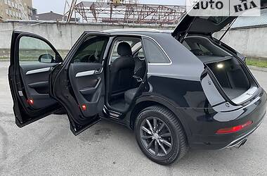 Позашляховик / Кросовер Audi Q3 2012 в 