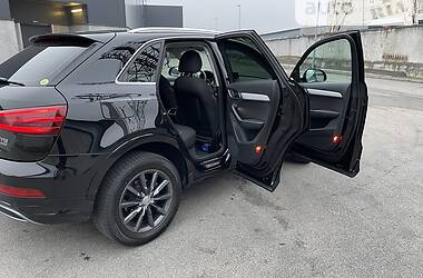 Позашляховик / Кросовер Audi Q3 2012 в 
