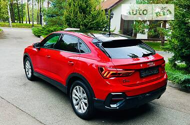 Внедорожник / Кроссовер Audi Q3 2020 в Киеве