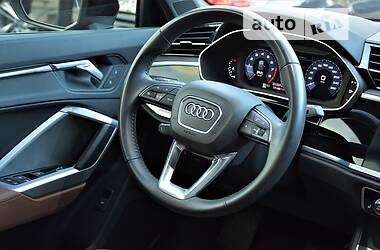 Внедорожник / Кроссовер Audi Q3 2020 в 