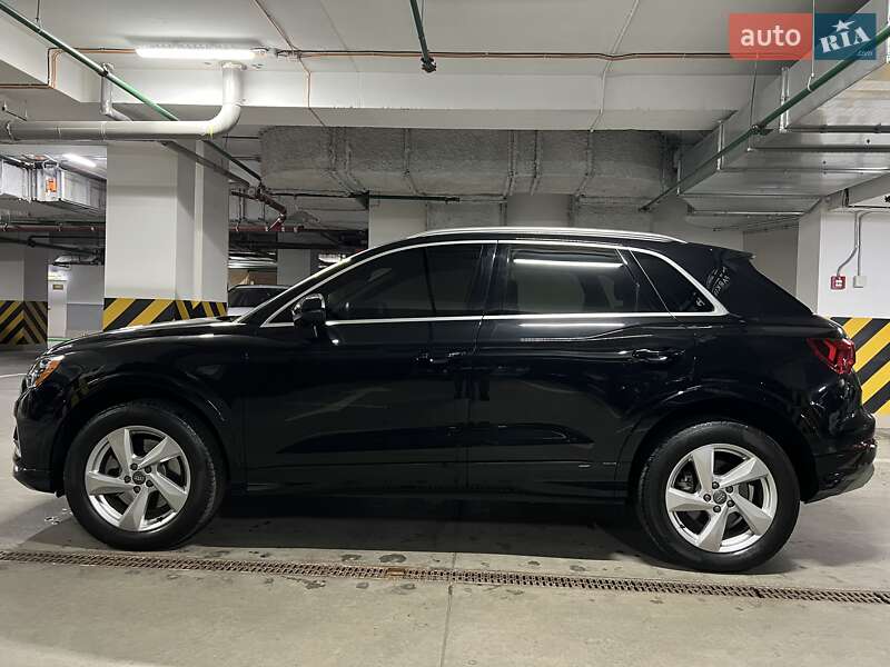 Внедорожник / Кроссовер Audi Q3 2019 в Киеве