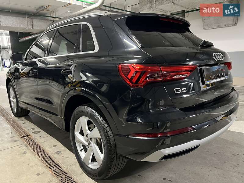 Внедорожник / Кроссовер Audi Q3 2019 в Киеве