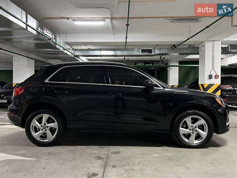 Внедорожник / Кроссовер Audi Q3 2019 в Киеве