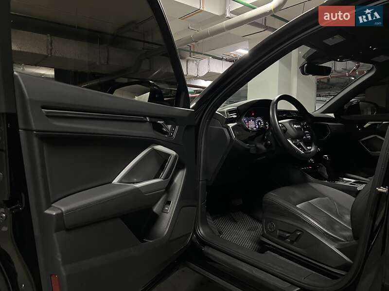 Внедорожник / Кроссовер Audi Q3 2019 в Киеве