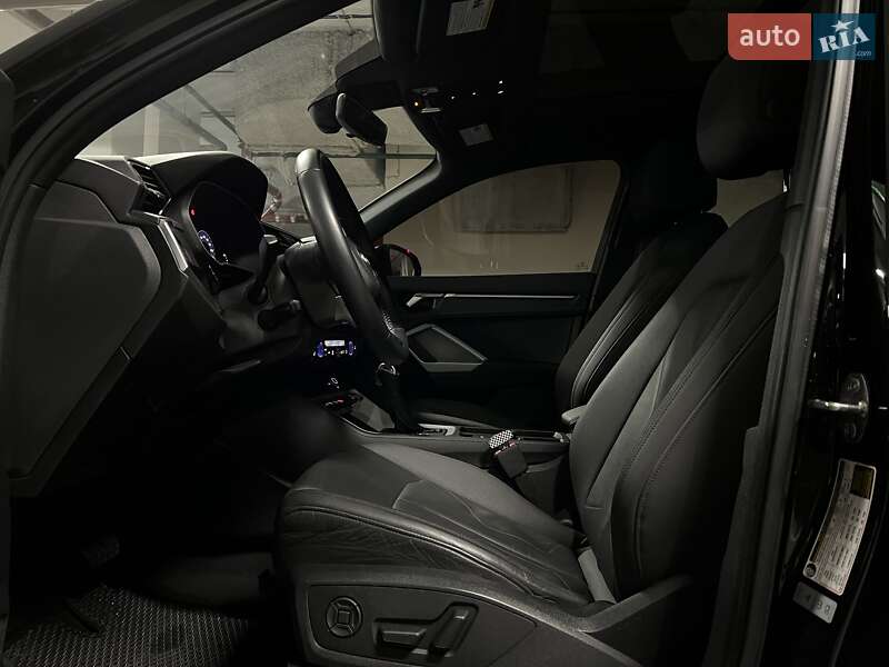Внедорожник / Кроссовер Audi Q3 2019 в Киеве