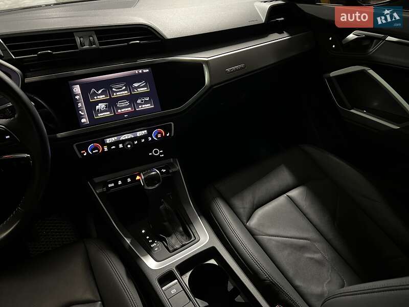 Внедорожник / Кроссовер Audi Q3 2019 в Киеве