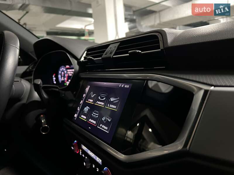 Внедорожник / Кроссовер Audi Q3 2019 в Киеве