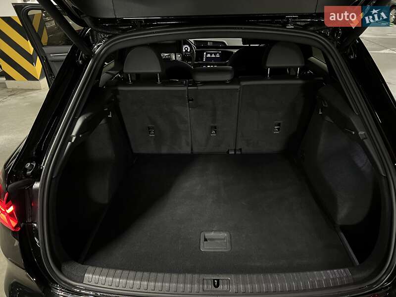 Внедорожник / Кроссовер Audi Q3 2019 в Киеве