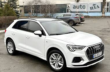 Внедорожник / Кроссовер Audi Q3 2020 в 