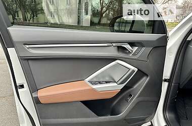 Внедорожник / Кроссовер Audi Q3 2020 в 