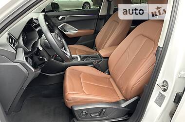 Внедорожник / Кроссовер Audi Q3 2020 в 