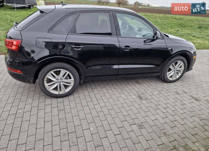 Внедорожник / Кроссовер Audi Q3 2017 в Тернополе