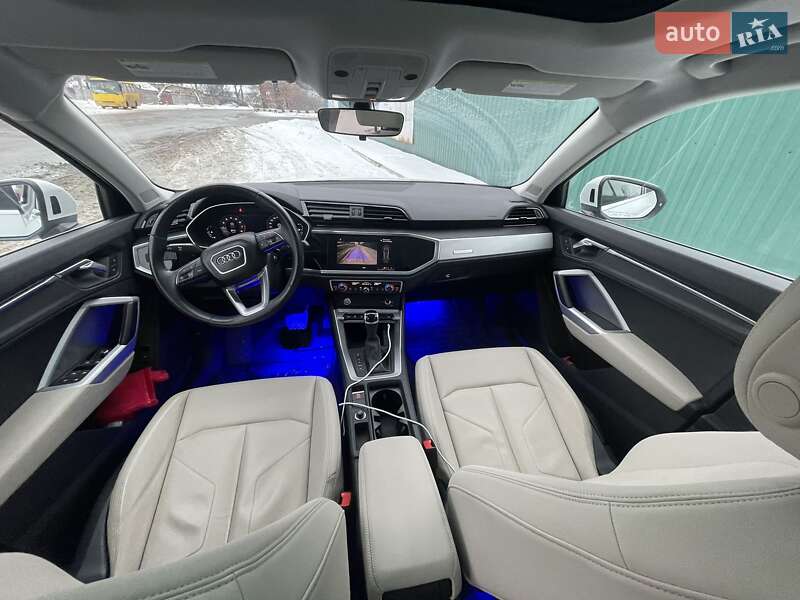 Позашляховик / Кросовер Audi Q3 2020 в Києві