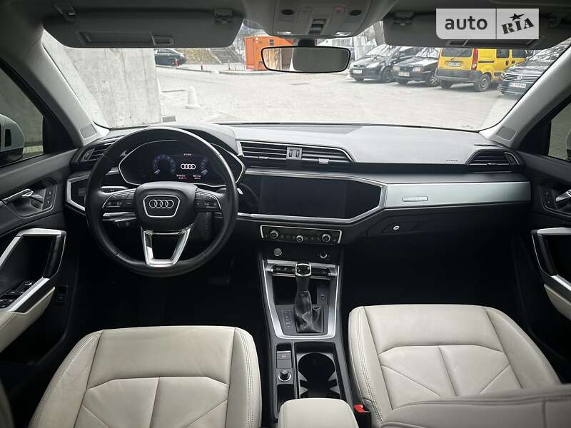 Позашляховик / Кросовер Audi Q3 2019 в Львові
