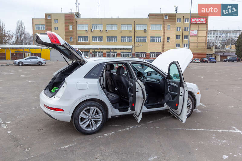 Внедорожник / Кроссовер Audi Q3 2016 в Житомире