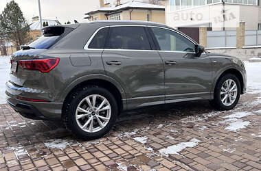 Внедорожник / Кроссовер Audi Q3 2022 в 