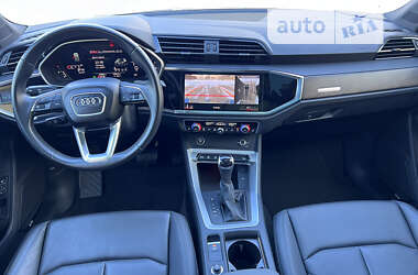 Внедорожник / Кроссовер Audi Q3 2022 в 