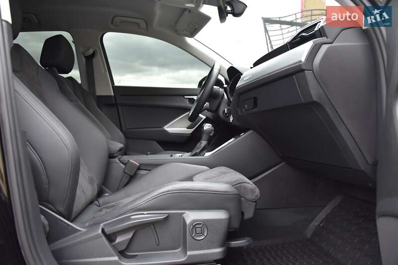 Внедорожник / Кроссовер Audi Q3 2020 в Львове