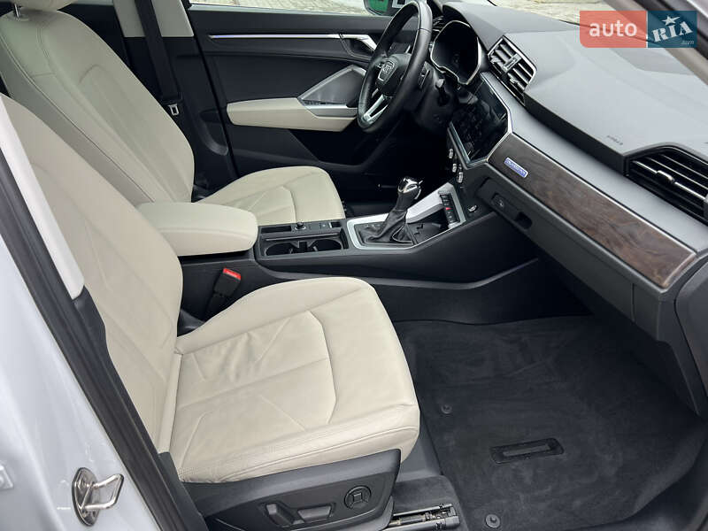 Внедорожник / Кроссовер Audi Q3 2020 в Сумах