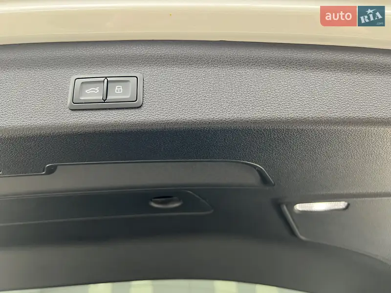 Внедорожник / Кроссовер Audi Q3 2020 в 