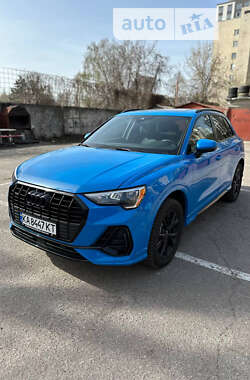 Позашляховик / Кросовер Audi Q3 2022 в 